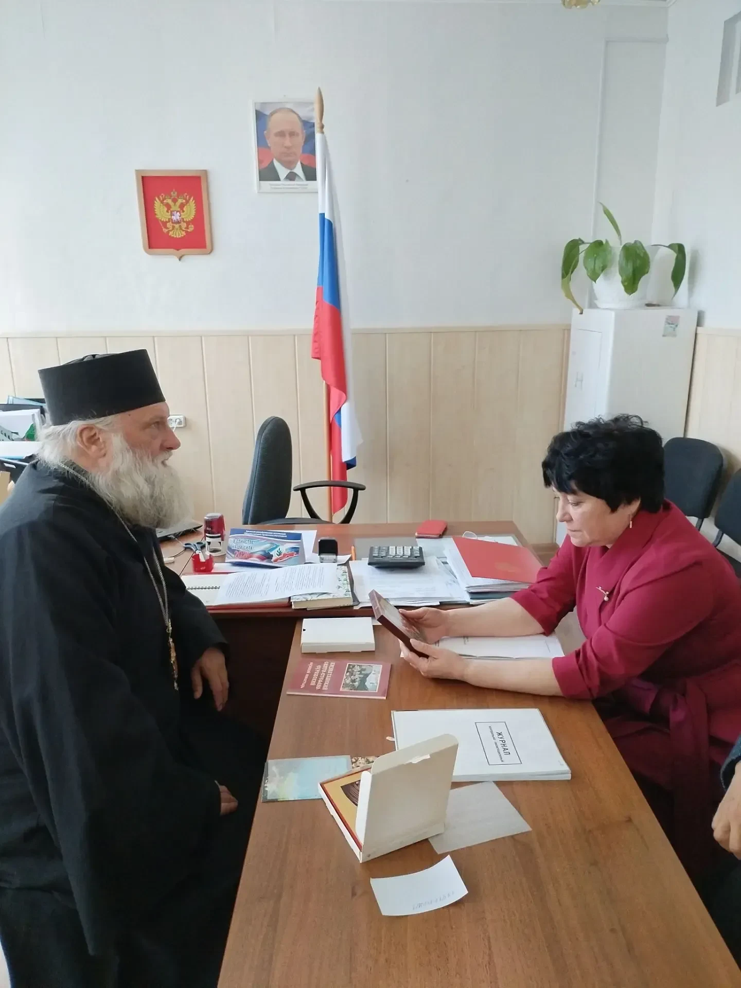 🎉 В День учителя священнослужители Феодосийской епархии поздравили представителей сфер...
