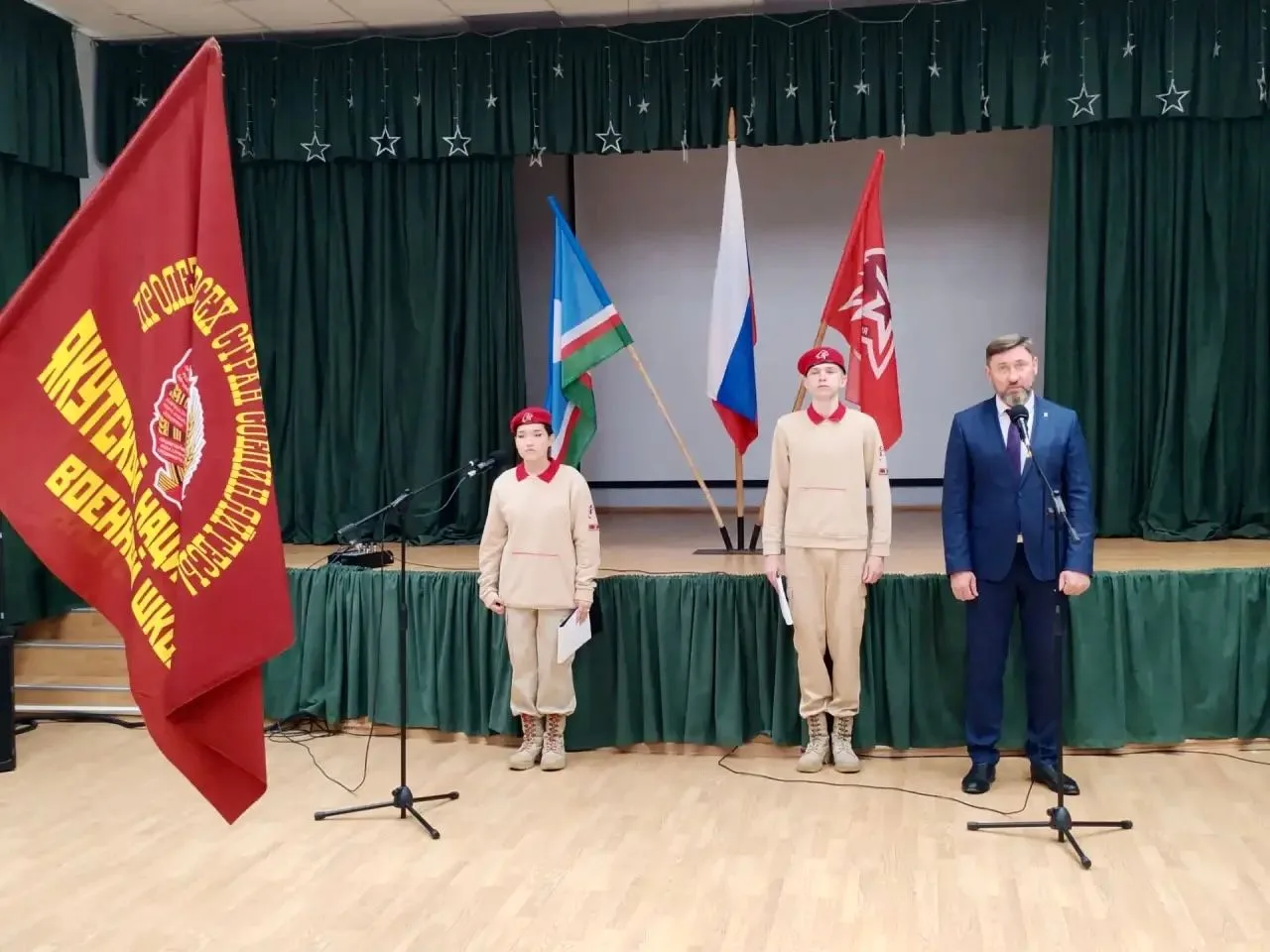 Мирнинский район торжественно принял копию знамени Якутской Национальной Военной школы