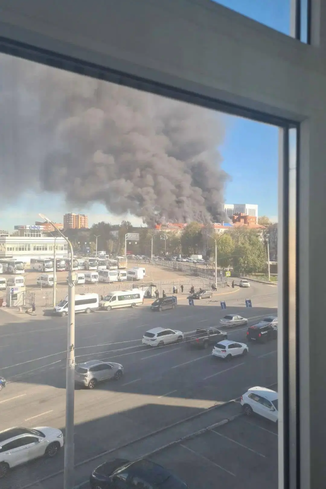 Пожар вспыхнул у Южного автовокзала