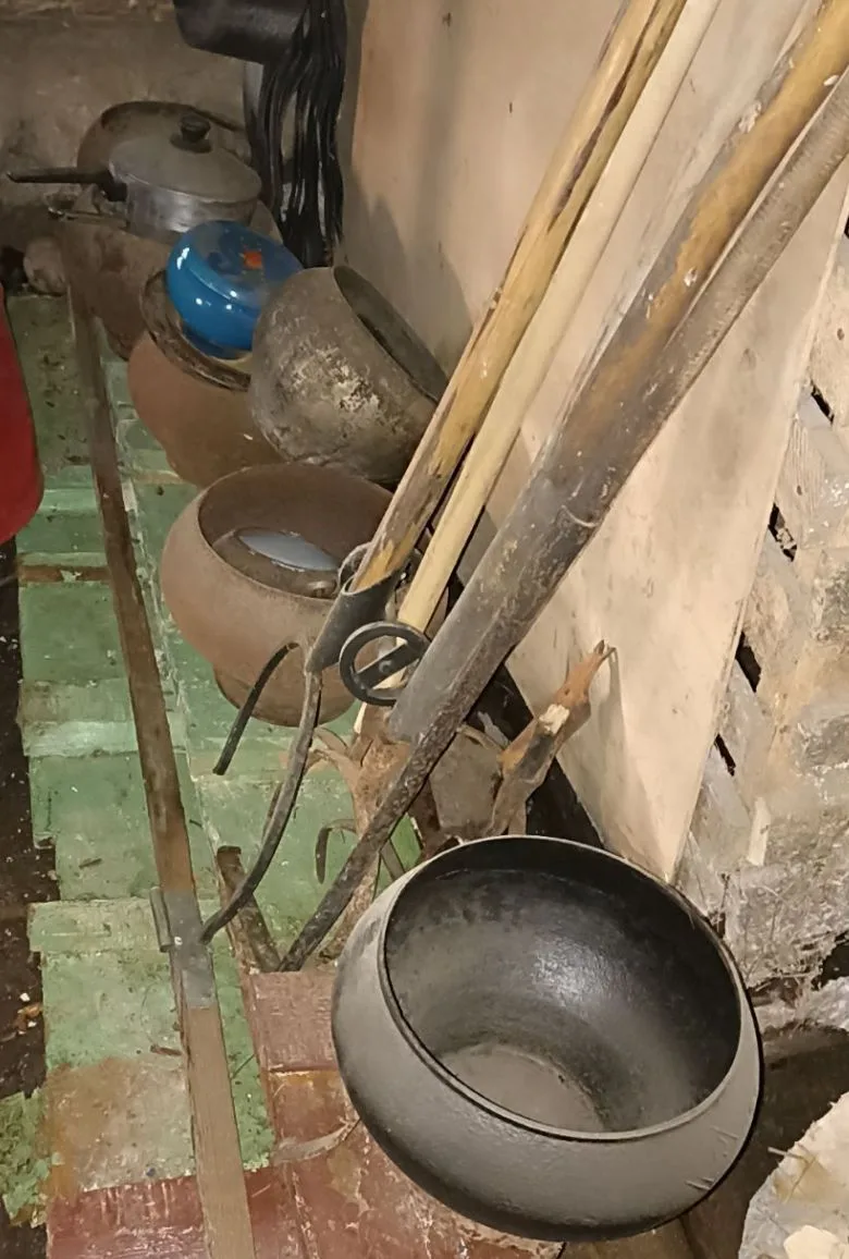 Это посуда и аксессуары для русской печи 🔥. Некоторые уже сейчас готовы к применению, ...