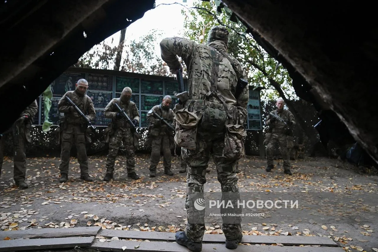 Боевое слаживание военнослужащих 83-й отдельной десантно-штурмовой бригады ВДВ группиро...