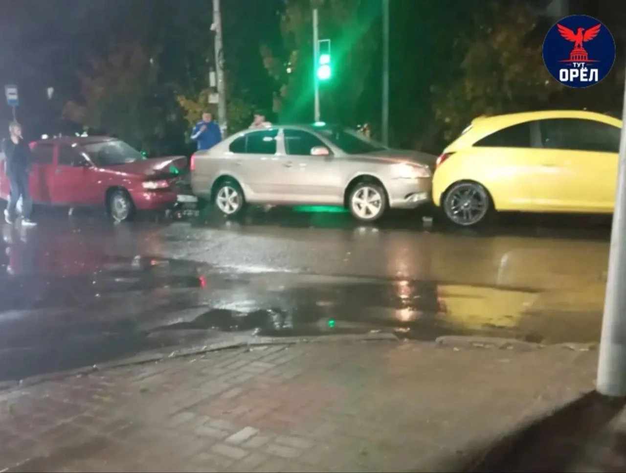 ⚡️Тройное ДТП произошло на Наугорском шоссе, 76 в районе «Европы»