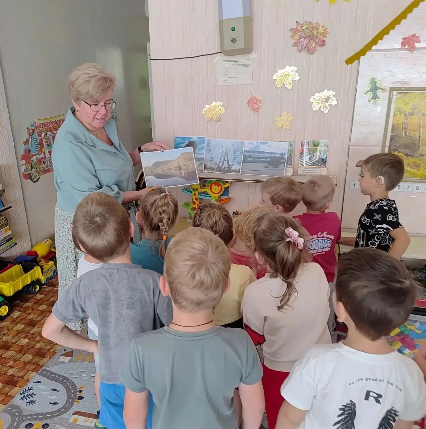 В рамках тематической недели «День города» в логопедической группе «Ромашка» дошкольник...
