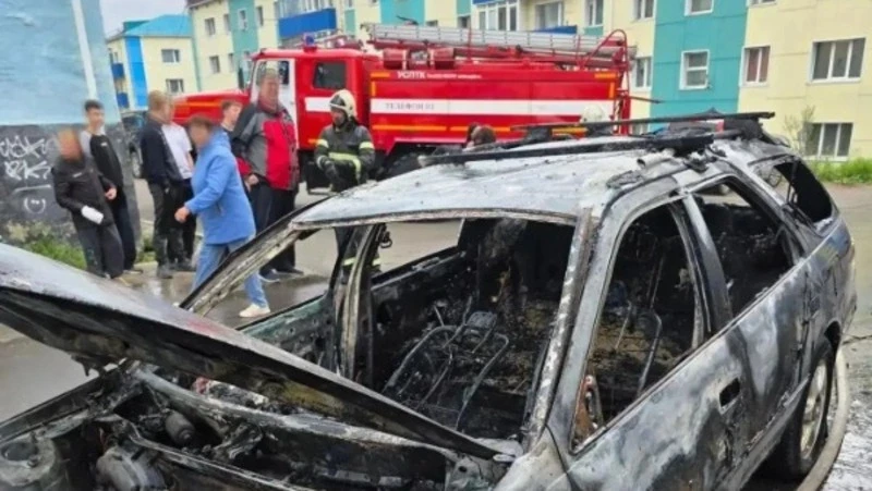 В Шахтерске сгорел автомобиль на улице Мира