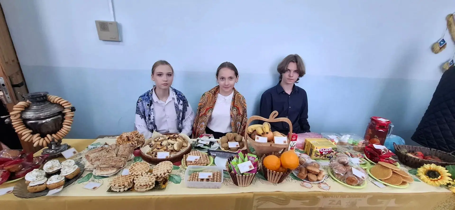 Сегодня в нашей школе прошла настоящая ярмарка — в школе сразу стало шумно, весело и не...
