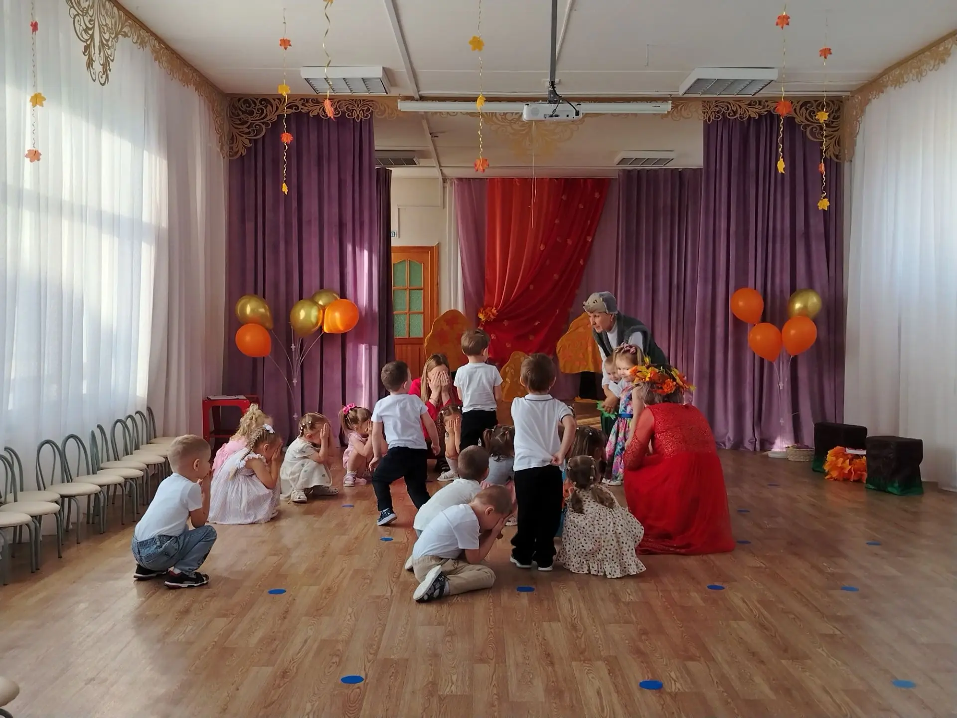 Осенний праздник в детском саду — это всегда волшебство, особенно для самых маленьких. ...