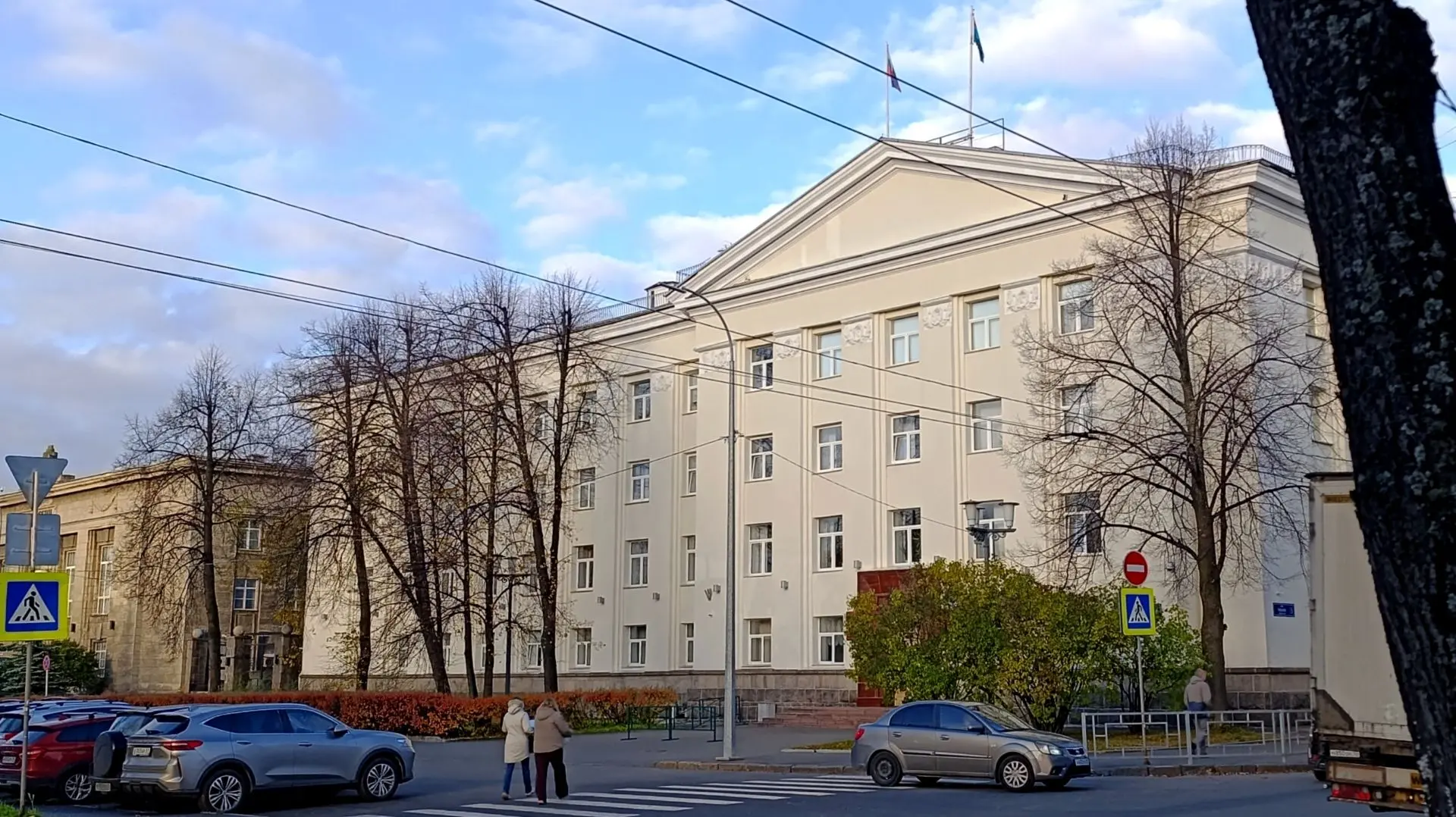 Бывает, приходишь с проблемой, а в ответ - пустые слова и "не в нашей компетенции". Зна...