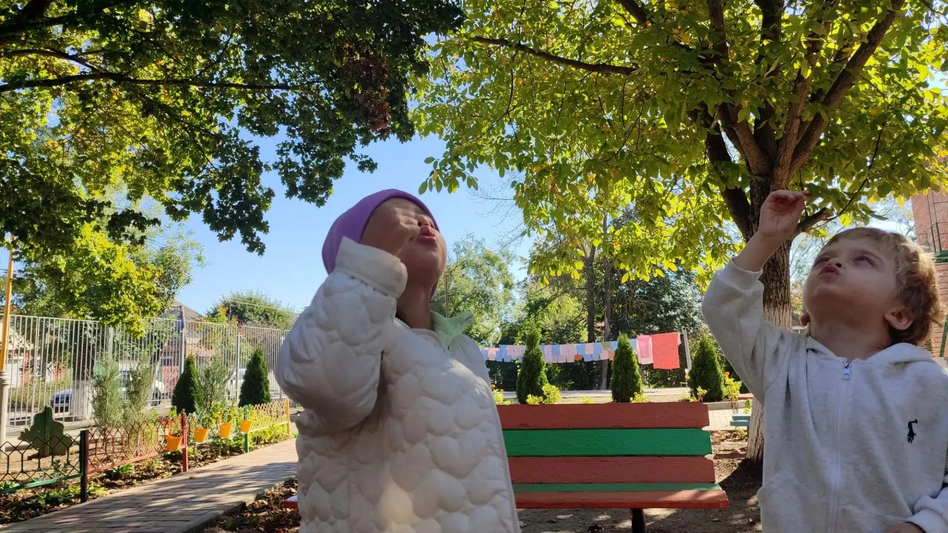 🍂Осень щедро дарит нам яркие краски — и наши ребята с радостью ловят эту красоту! На п...