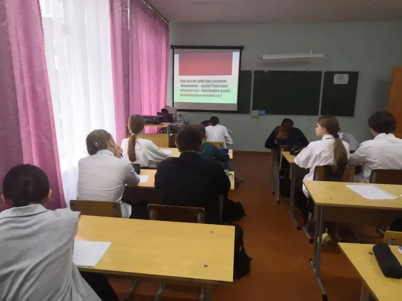 🚨 Урок культуры безопасности в 8Б классе: готовность к любым ситуациям!