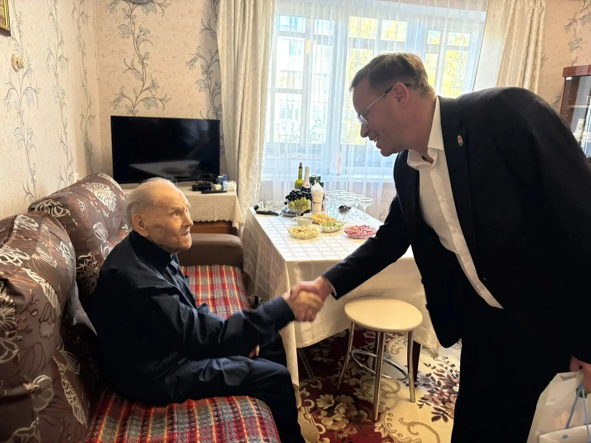 👍 В Каменске-Уральском поздравили со 104-летием Почётного гражданина города и Свердлов...
