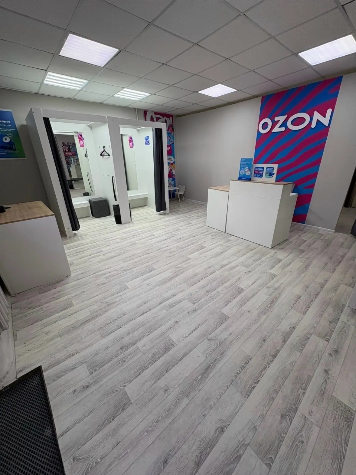 Здравствуйте. Необходимо собрать мебель для пункта выдачи Ozon (двойная примерочная, ба...