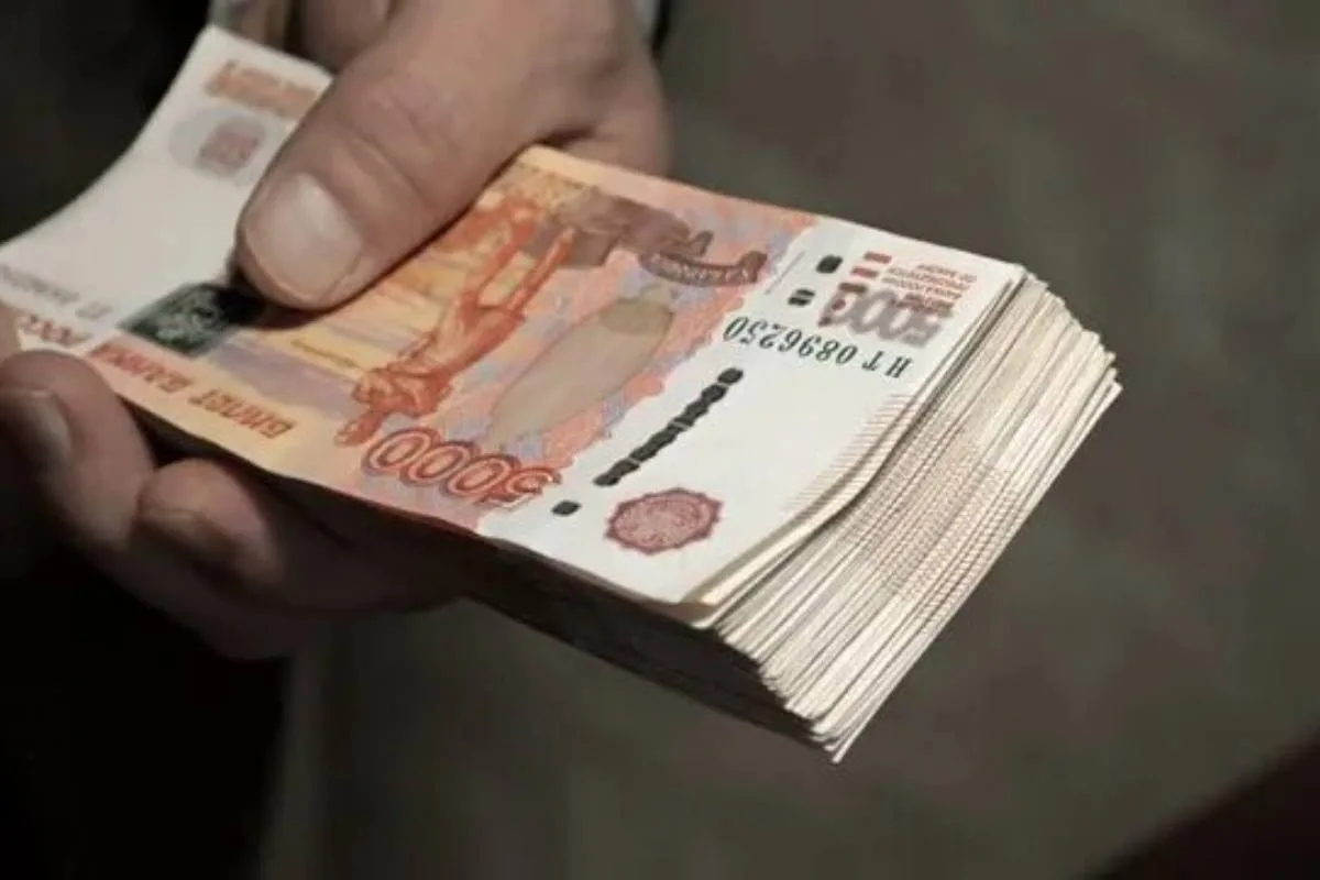 Запастись наличными на месяц вперед посоветовали россиянам