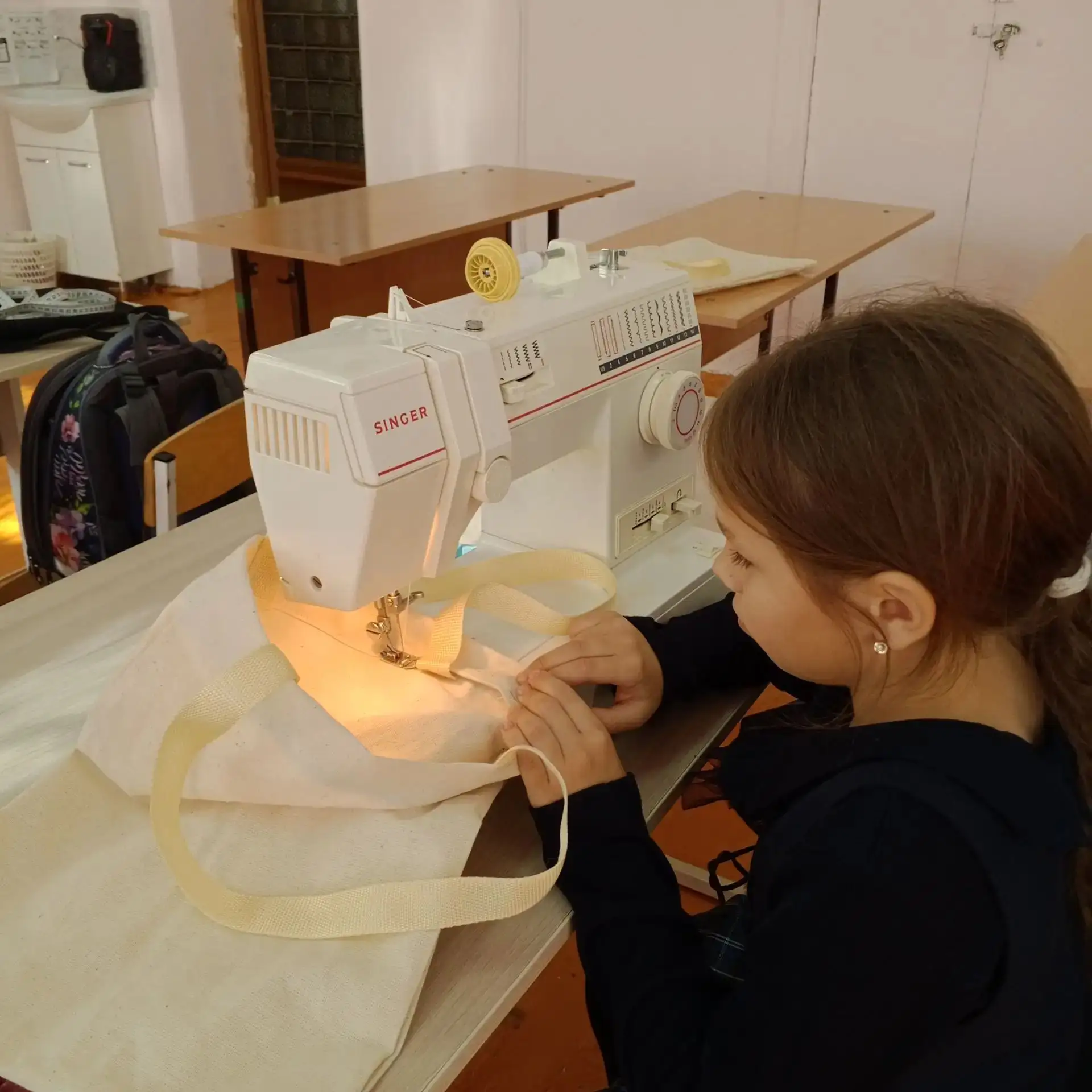 🧵 Секреты швейного мастерства: как наши второклассники сшили свои первые шопперы!