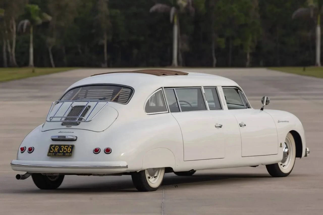 😮 🚗 В США продают уникальный лимузин на базе Porsche 356 1953 года