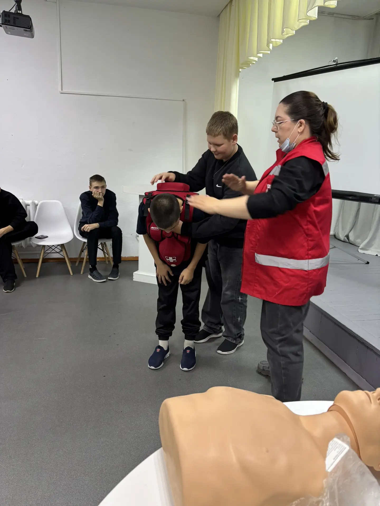 Знания, которые спасают жизни: мастер-класс от «Красного Креста» 🚑
