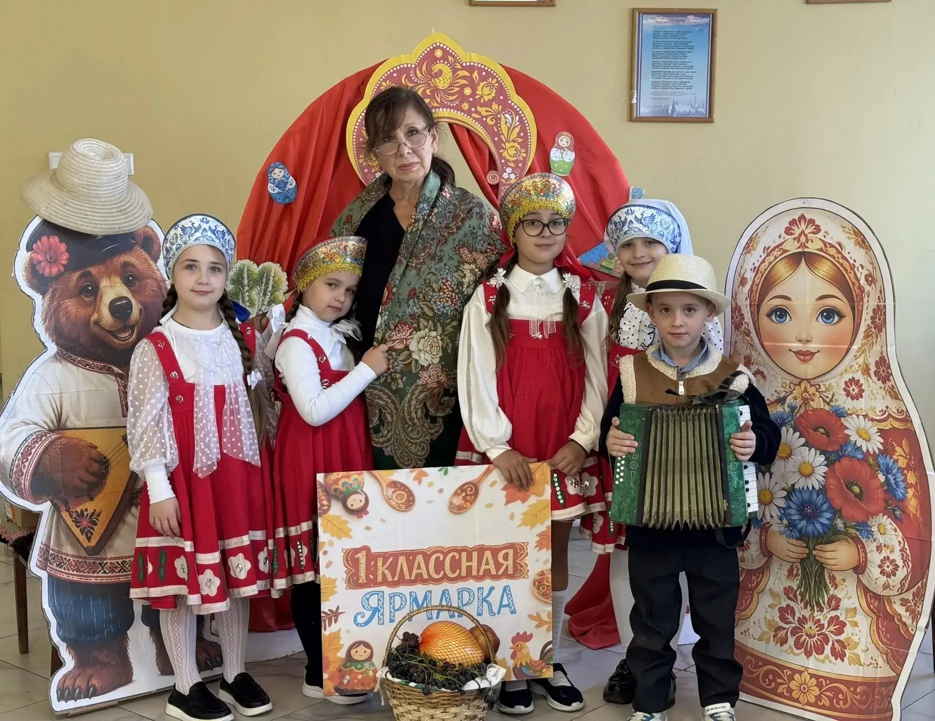 В Староигнатьевской  школе прошла красочная ярмарка «Дары осени», приуроченная к Году е...