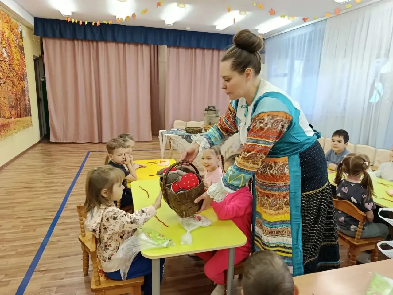 В пятницу в группе 2 прошел  мастер - класс по изготовлению "Куклы - крупенички". Детей...