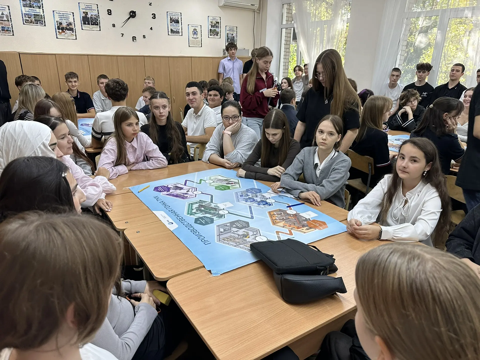 🎓 Для учащихся 9-х классов представители ТМХ ЭЛЕКТРОТЕХ провели профориентационное мер...