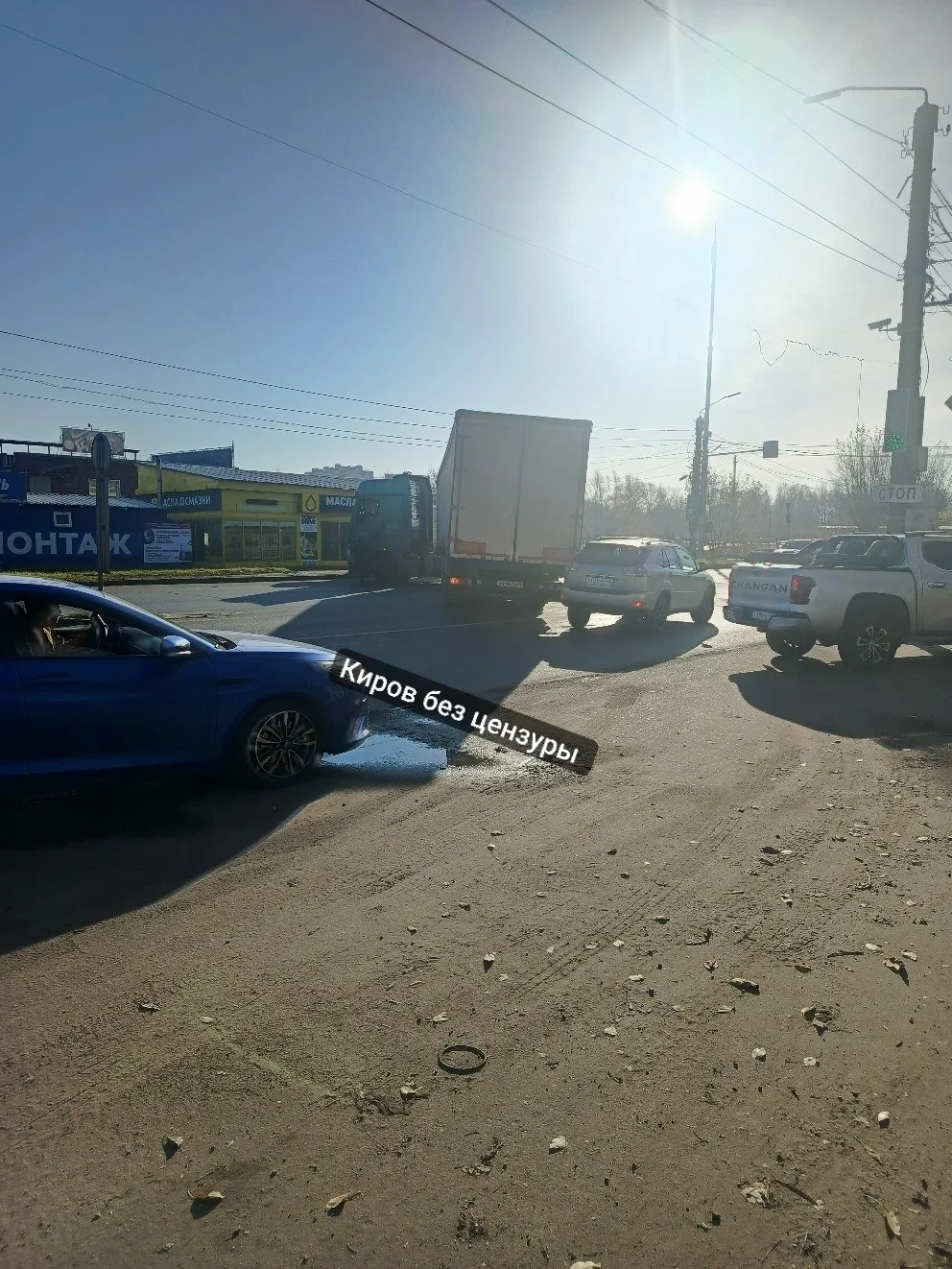 Производственная, ДТП у Алтая: фура зацепила Lexus на развороте, пробка жесть.