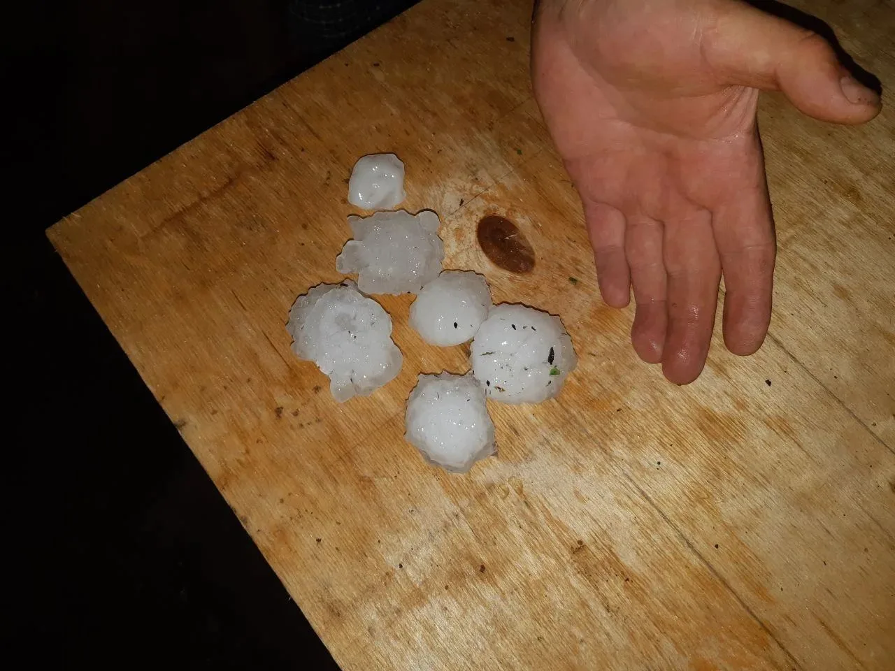 Градовый шторм в Челябинске и окрестностях прошлым вечером