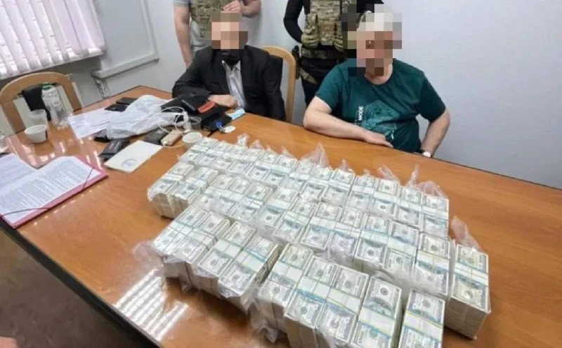 В Липецкой области ужесточили наказание двум осужденным по делу о попытке дать взятку п...