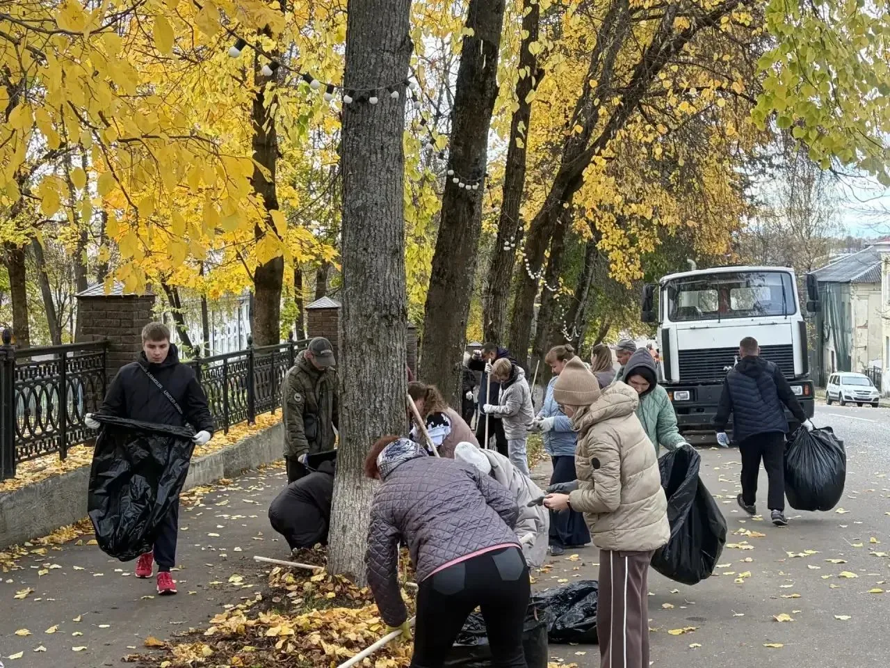 В пятницу в Вяземском округе прошел субботник