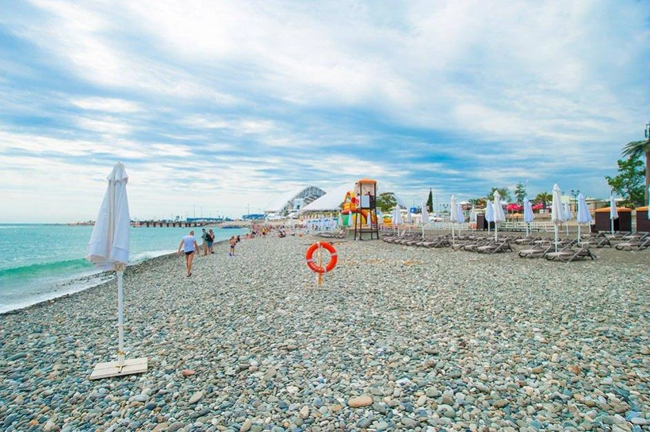 Пляжи Сириуса снова открыли после пожара на танкере в Чёрном море