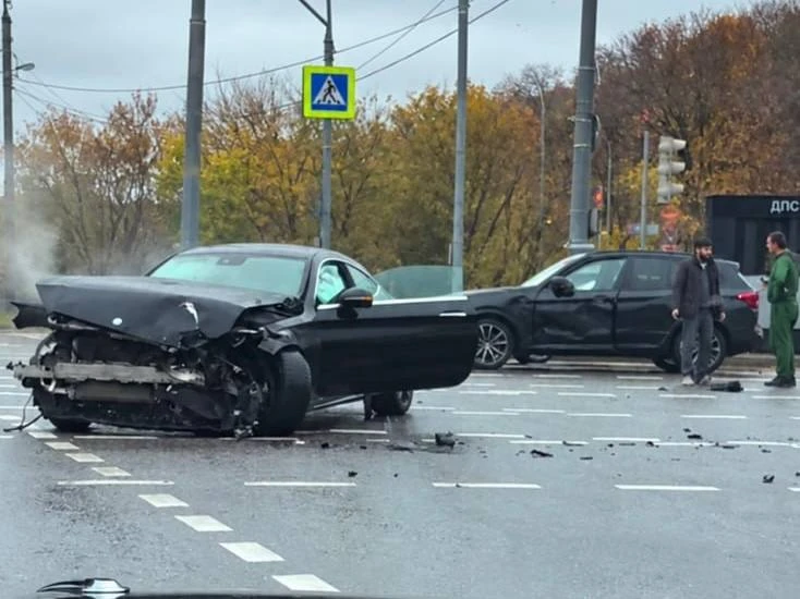 Пять машин столкнулись в Хамовниках