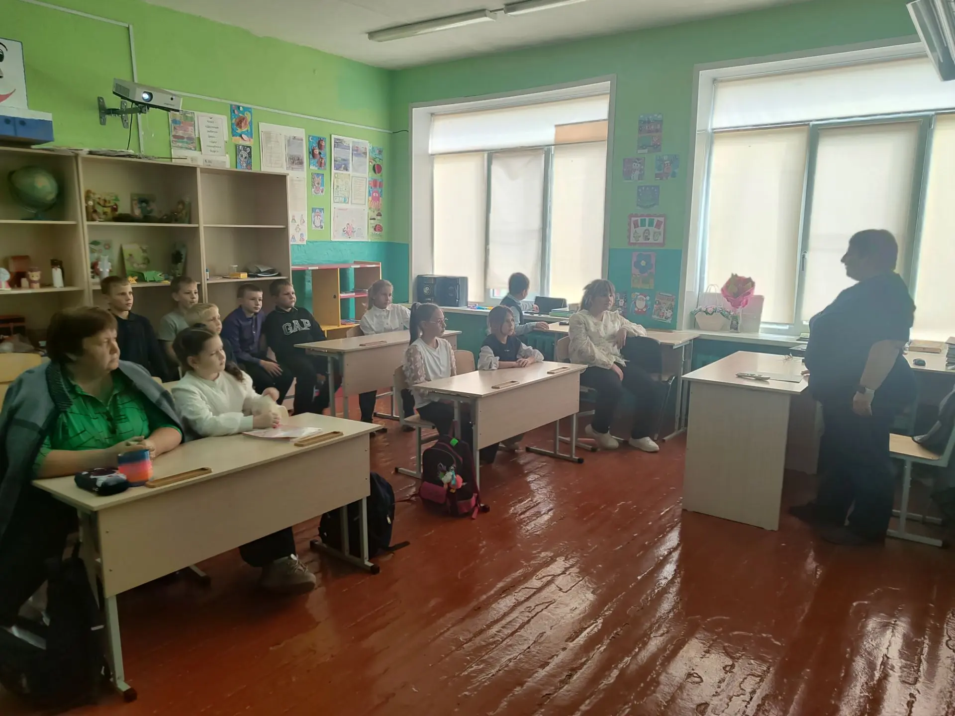 🎓 Сегодня на классном часе говорили о важной дате — дне рождения Президента Российской...