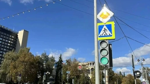 В Курске после ДТП с участием автобуса заменили фонарь на улице Ленина