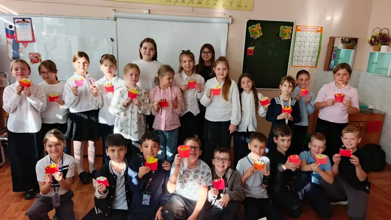 💌Ученицы 7 «Б» класса София Б. и Валерия И. провели урок для 3 «В» класса, на котором ...