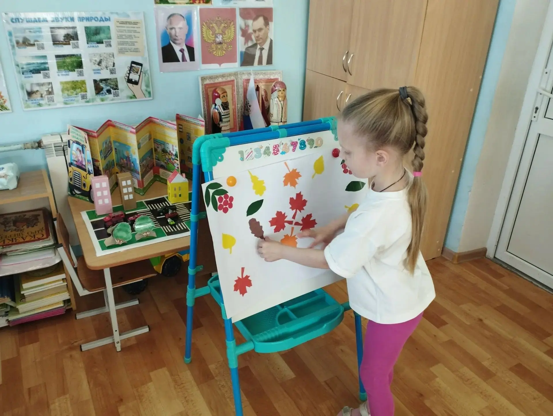 Сегодня в старшей группе была проведена коллективная работа по аппликации, воспитанники...
