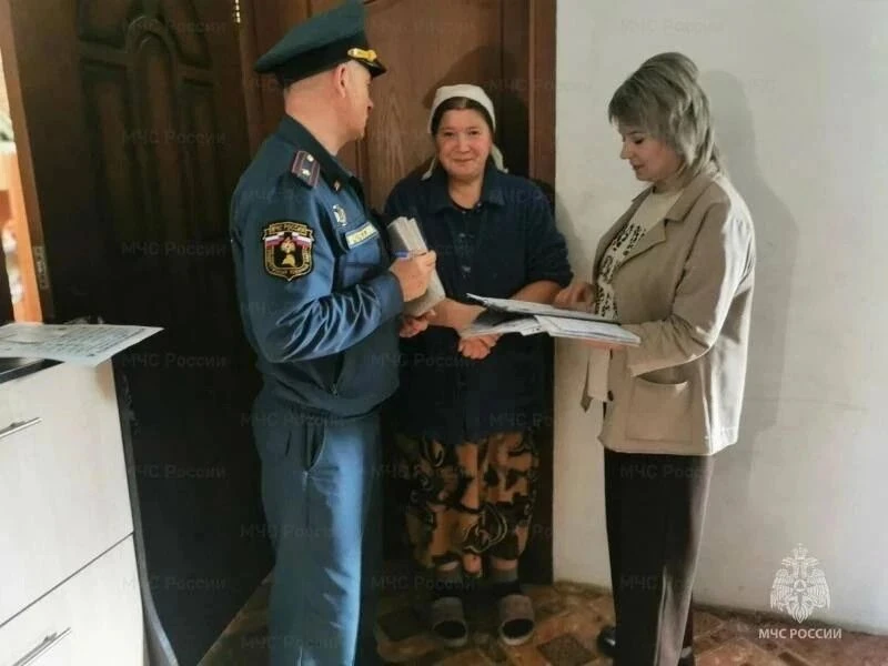 📢Сотрудники ОНДПР по г. Ливны и Ливенскому району провели инструктажи с населением, им...