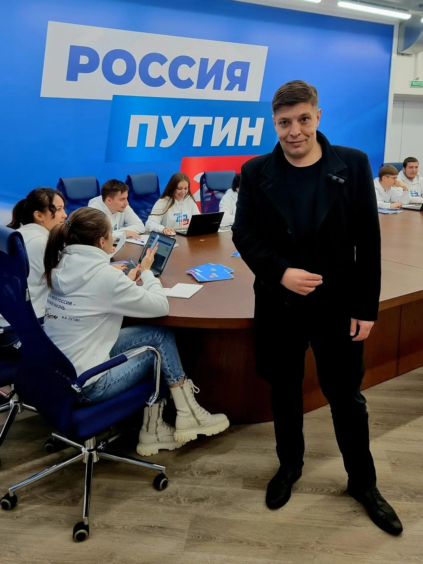 🇷🇺 Сегодня свой день рождения отмечает лидер, который вернул России уверенность в себе.
