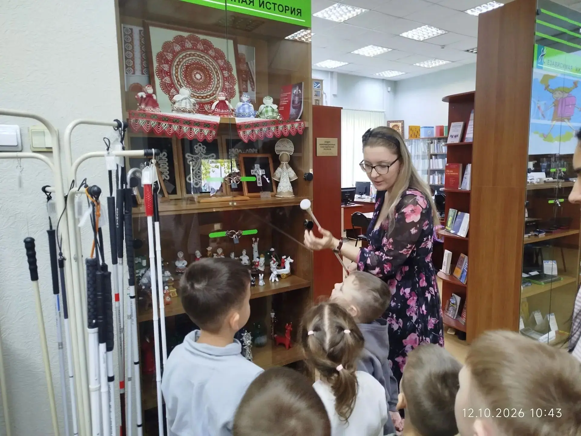 Сегодня мы с ребятами из гр."Кораблик" отправились в удивительное место,в библиотеку дл...