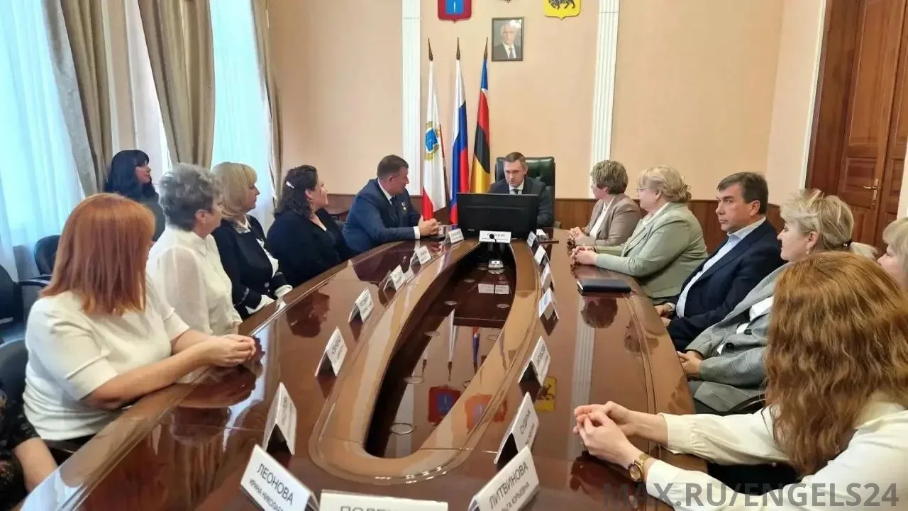 🤝 Александр Янклович встретился с заведующими детских садов Энгельса