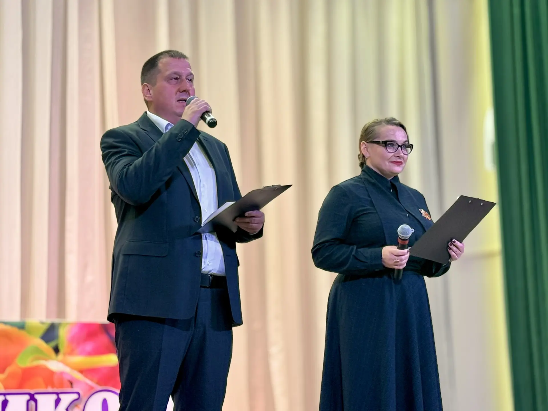🔔❤️В районном Центре досуга прошло торжественное мероприятие — День учителя, объединив...