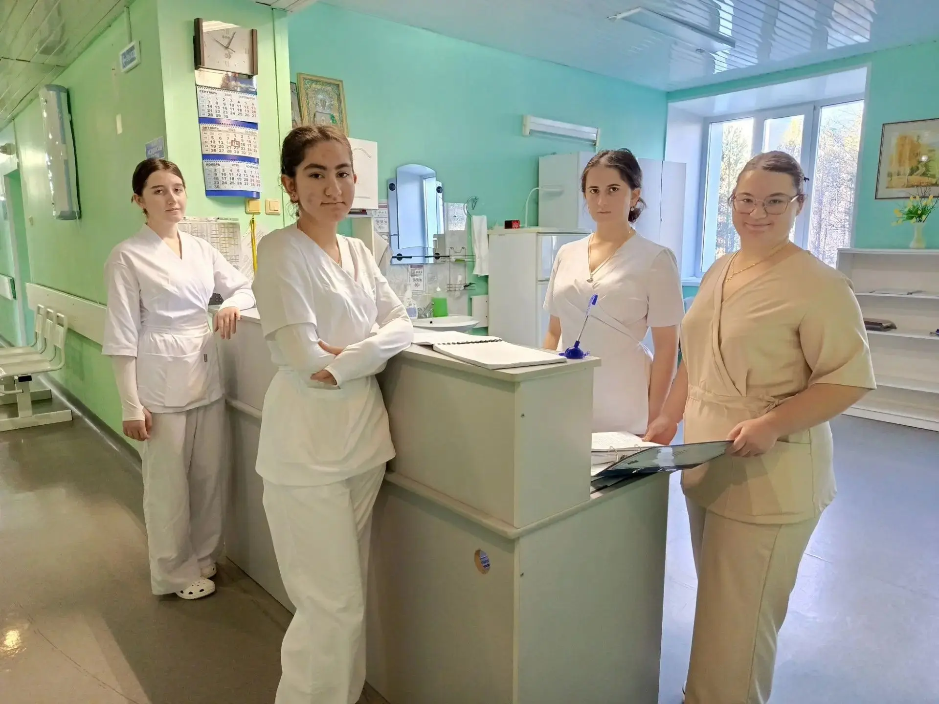 Студенты второго курса специальности «Сестринское дело» Когалымского политехнического к...