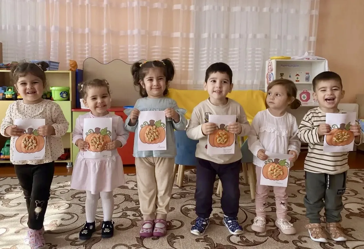 🎃 Маленькие пальчики — большой урожай! В первой младшей группе детского сада с. Ногкау...