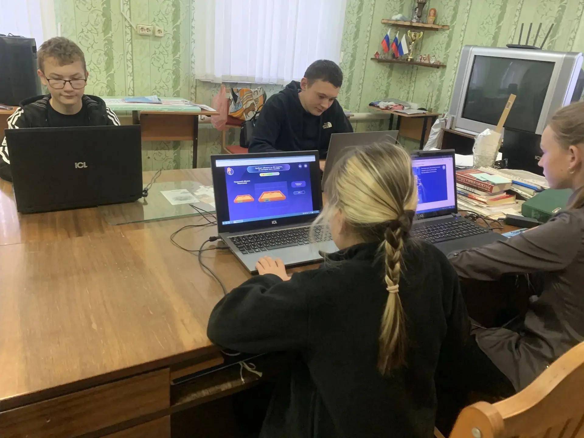 В Гагаринской ООШ прошёл увлекательный «Урок цифры», посвящённый искусственному интелле...