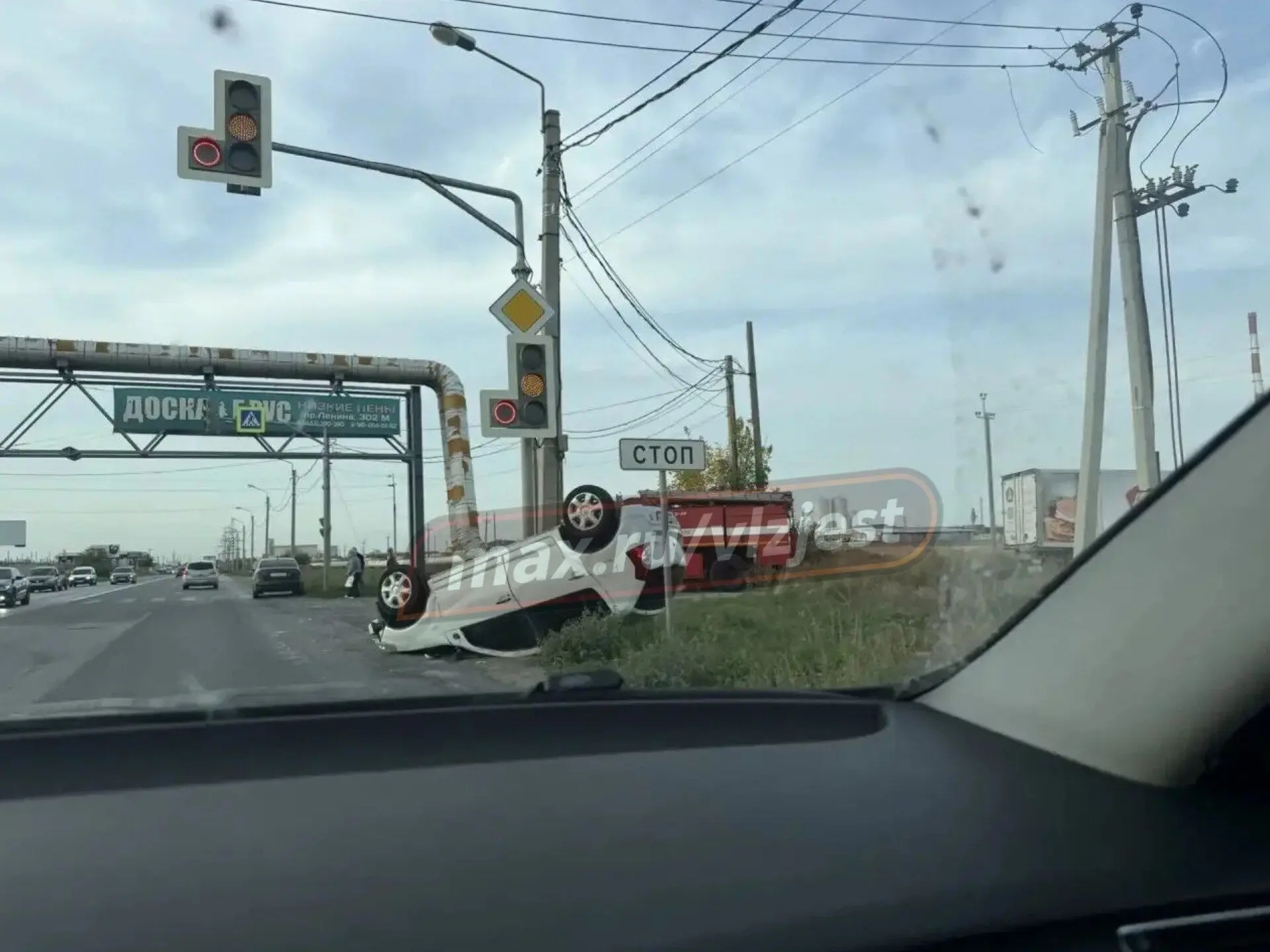 😱В Волжском устанавливаются обстоятельства ДТП с опрокидыванием транспортного средства