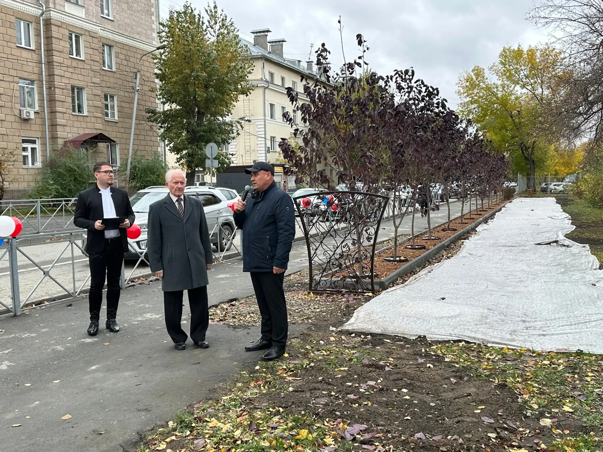 🌳 В Ленинском районе открылась новая Аллея памяти!