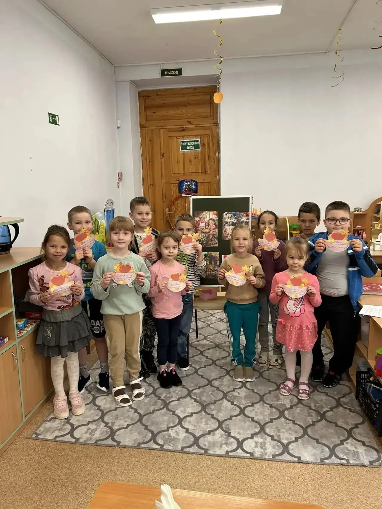 ✨В подготовительной группе прошла беседа на тему „День почёта старшего поколения“. Ребя...