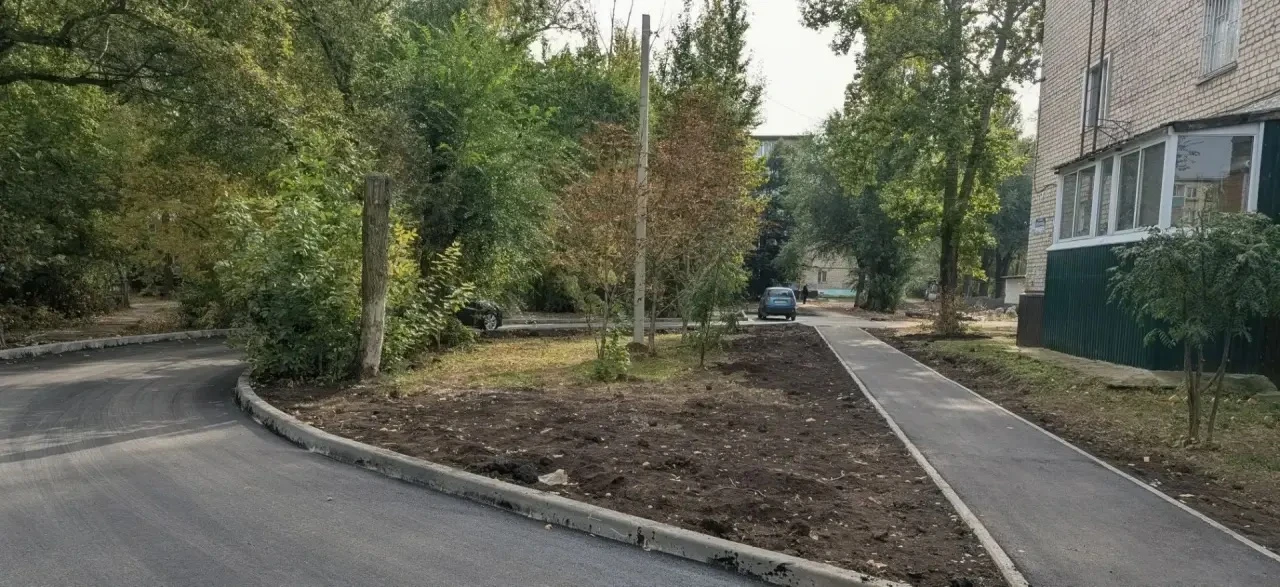 В Балаково к детскому саду N 7 отремонтировали подъездную дорогу и тротуар