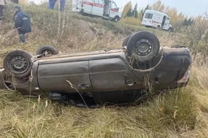 Вылетел в кювет и опрокинулся