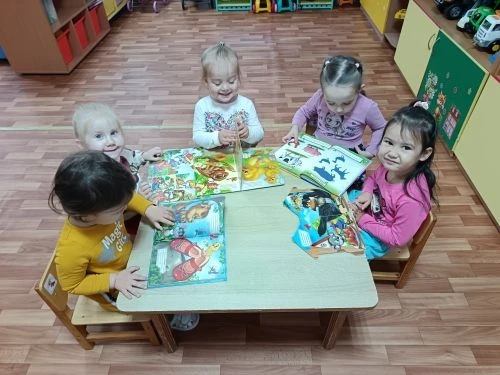 Тема: «Наши верные друзья — книги» (в рамках проекта «Знакомим малышей с книгами»)