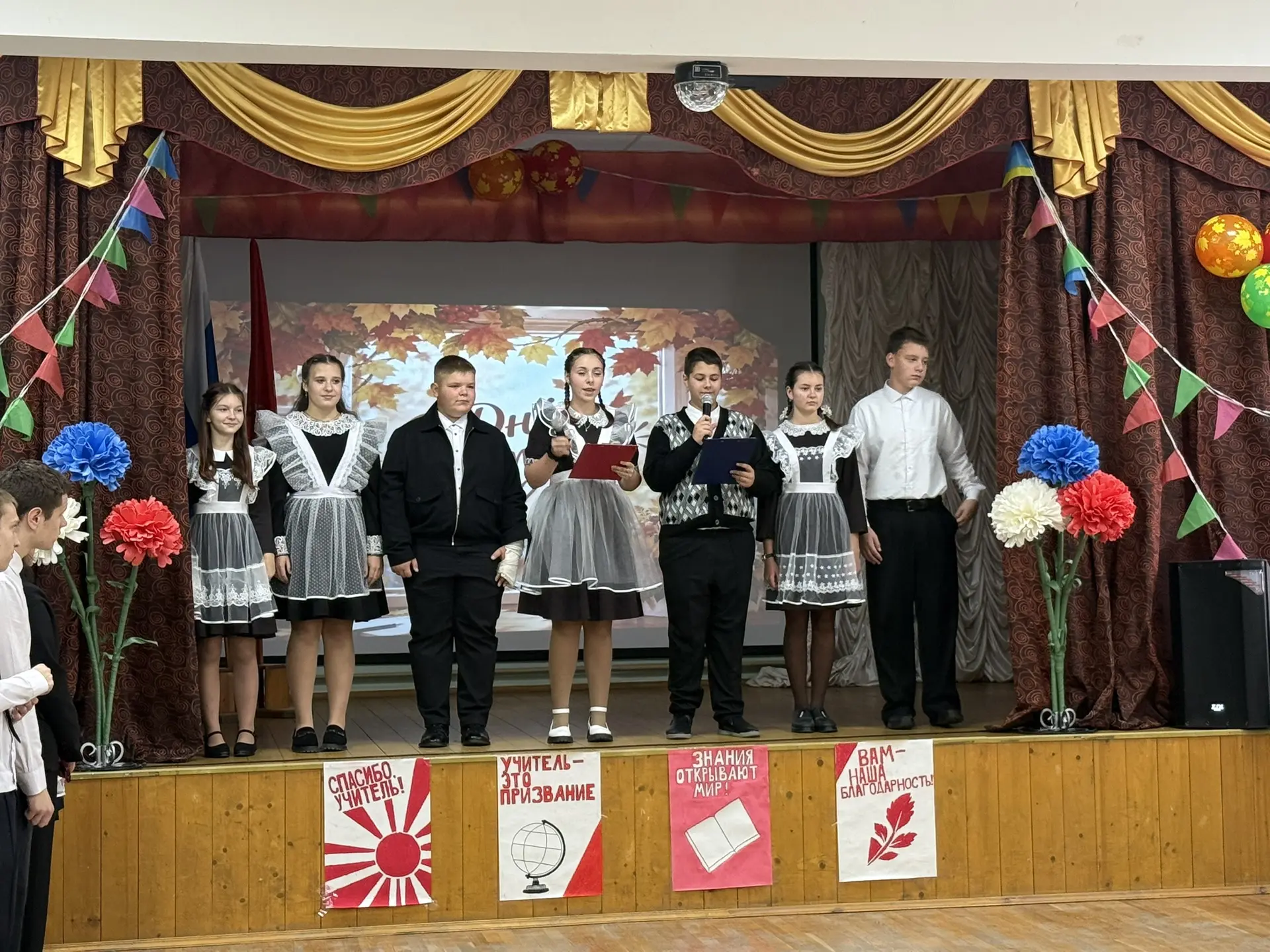 Сегодня в нашей школе было особенно тепло и празднично! 🌸