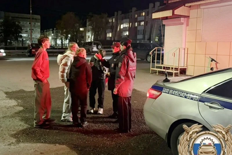 📌 Автоинспекторы в Петропавловске ловили гуляющих по ночам подростков