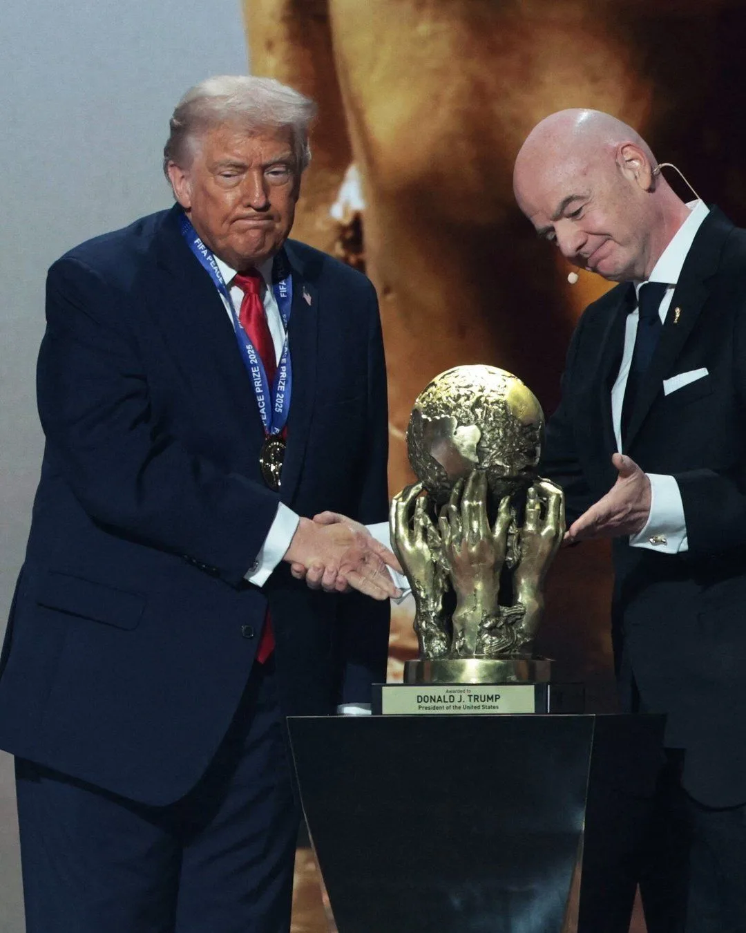 ФИФА изучит целесообразность премии мира после вручения Трампу