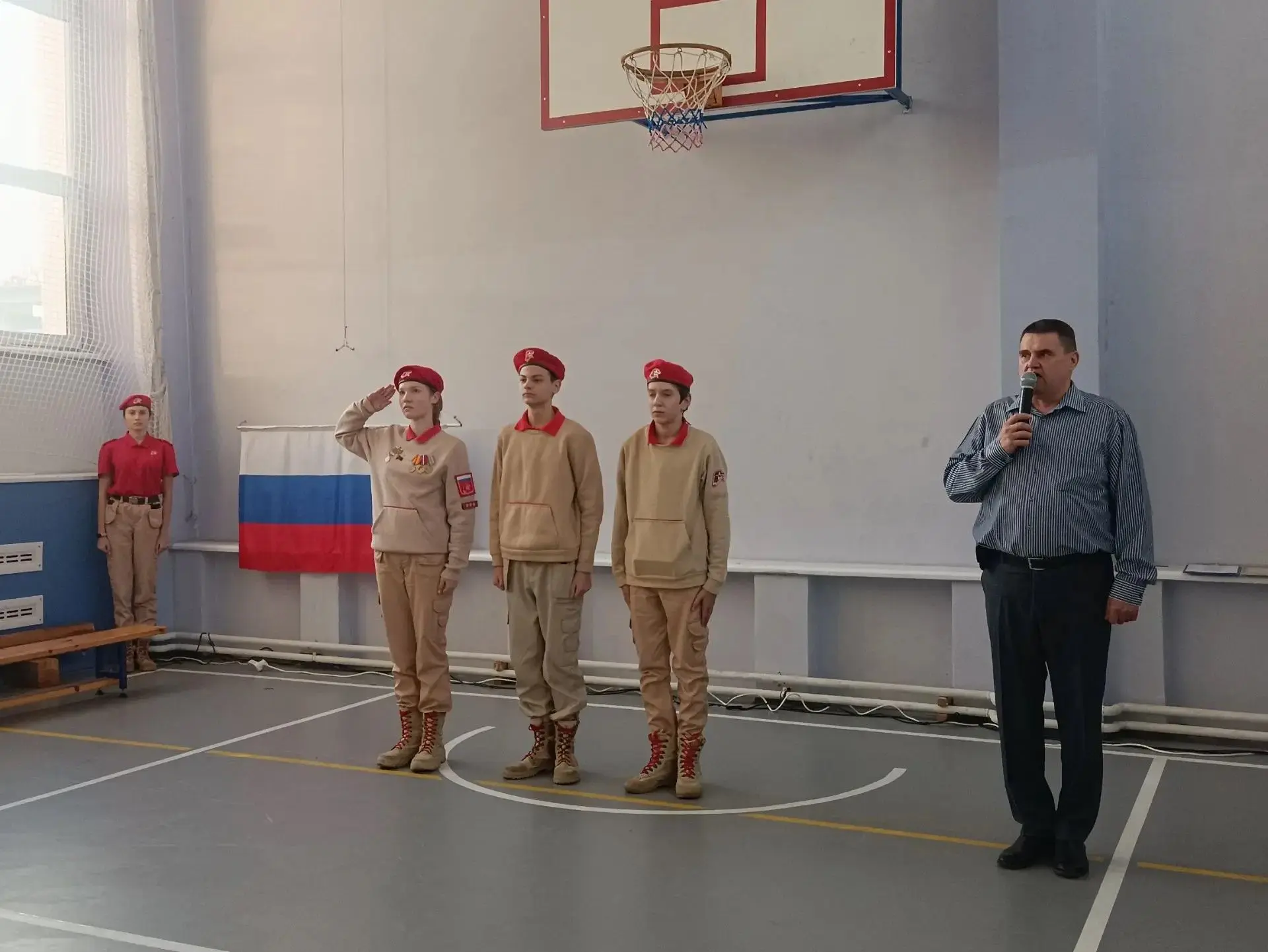 🇷🇺Традиционная линейка, посвящённая поднятию флага РФ и награждению юнармейцев и побе...